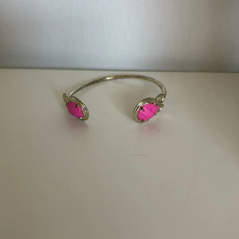 Kendra Scott Andy Barbiecore Magenta Pink and Gold Pinch Bracelet